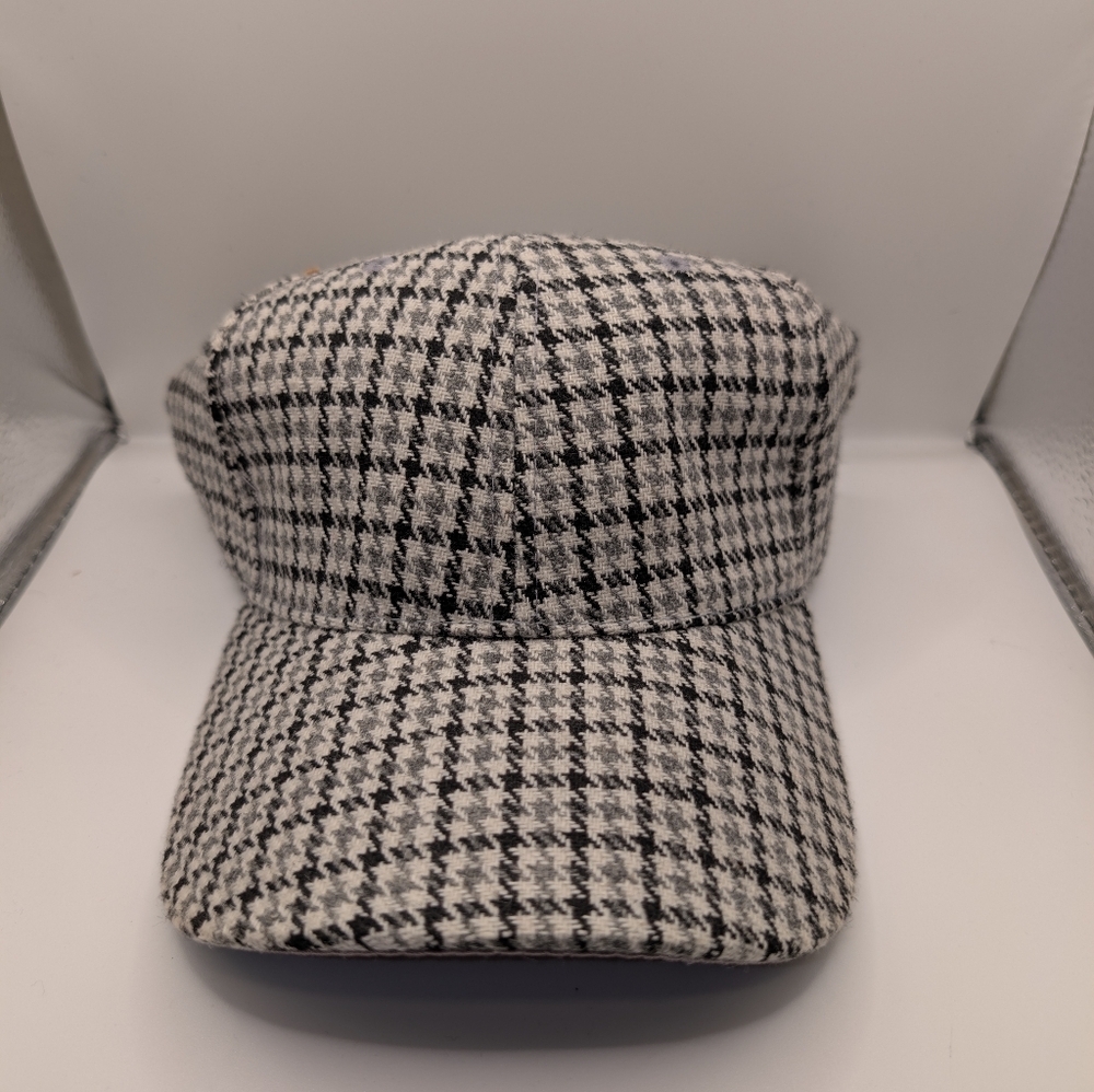 Stylish Black and White Houndstooth Cap
